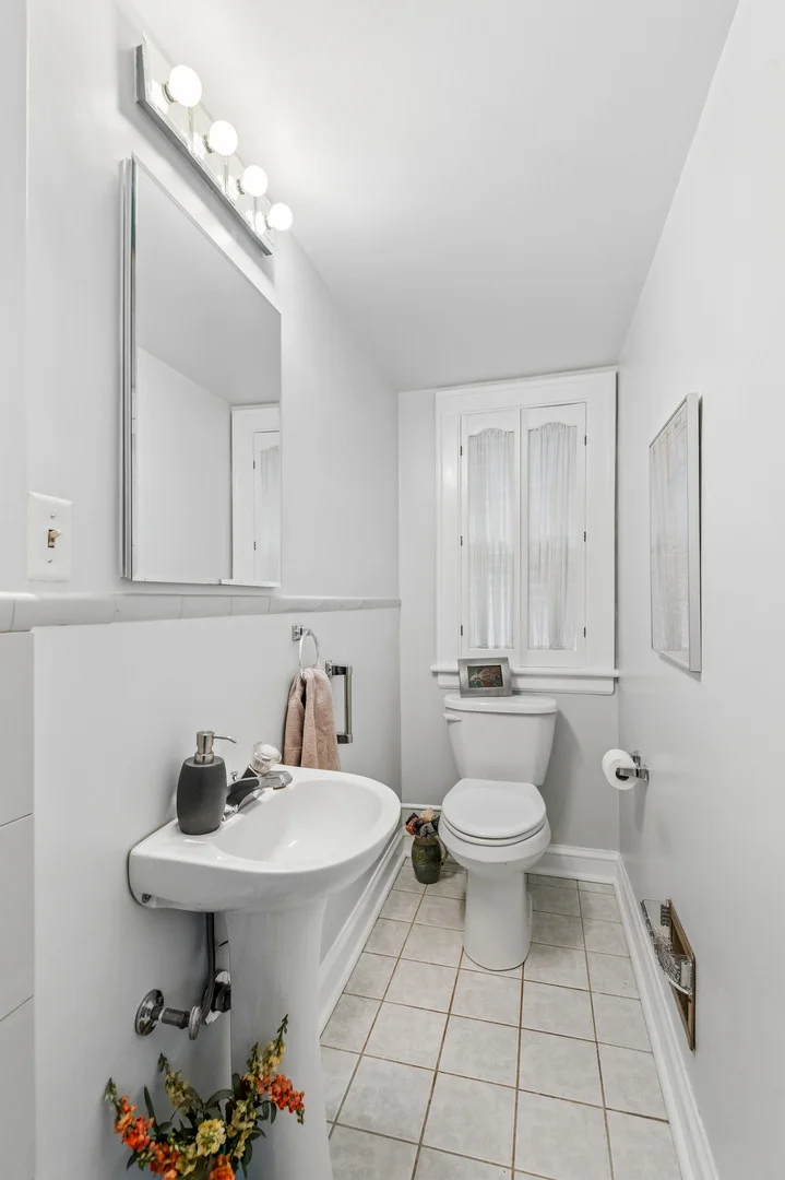 Photo of 3130 Thayer Street