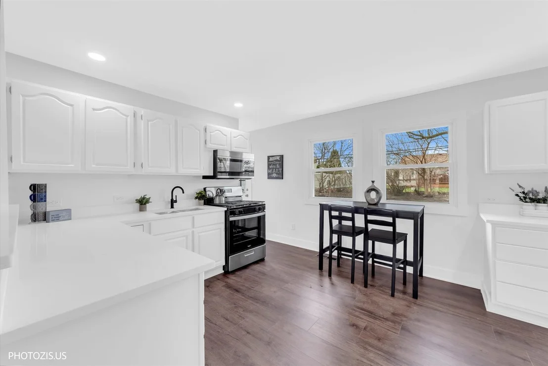 Photo of 115 Fairlane Drive