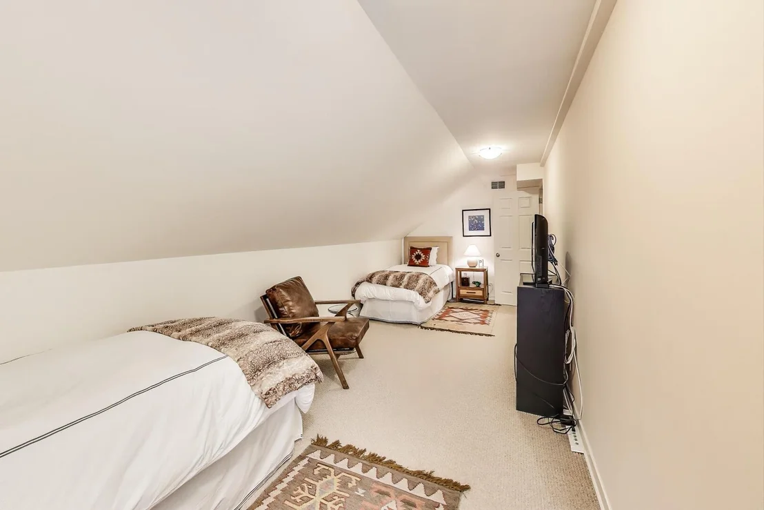 Photo of 1076 Old Elm Lane