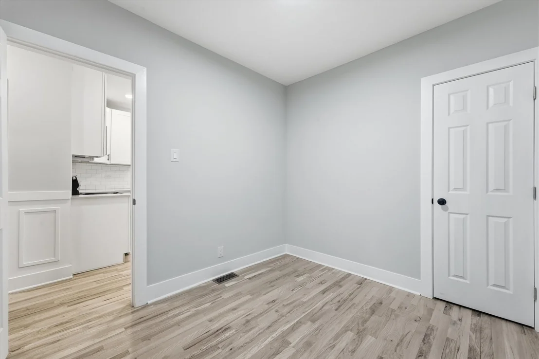Photo of 623 E 88th Place