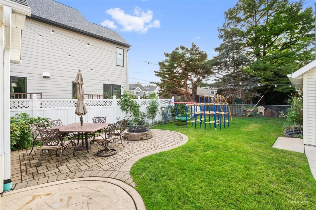 Photo of 208 N Willow Road