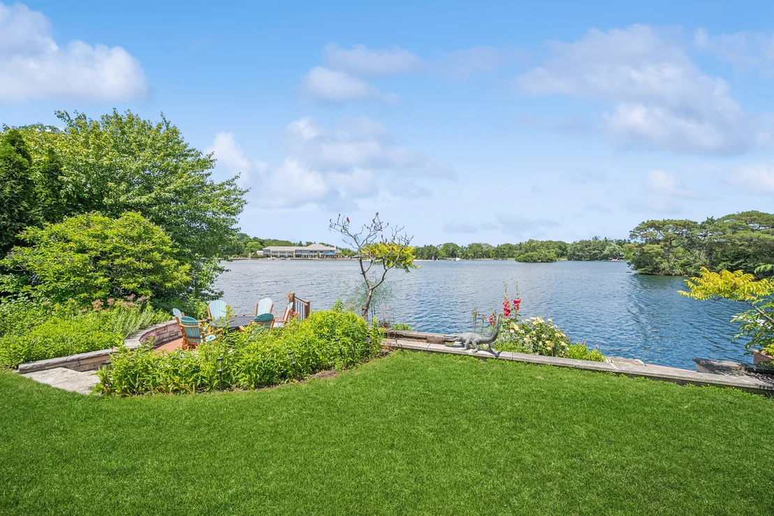 Photo of 2036 Valley Lo Lane