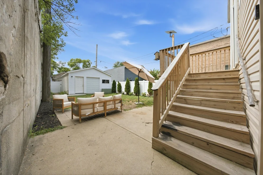 Photo of 437 W 44th Place
