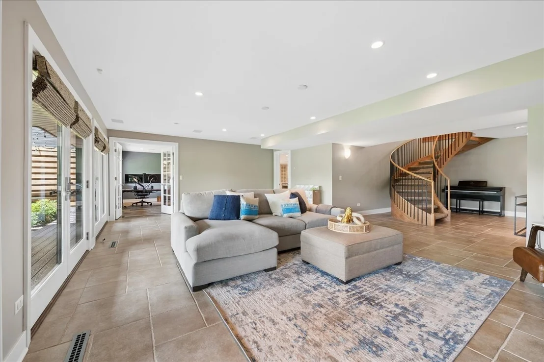 Photo of 83 Lakeview Parkway