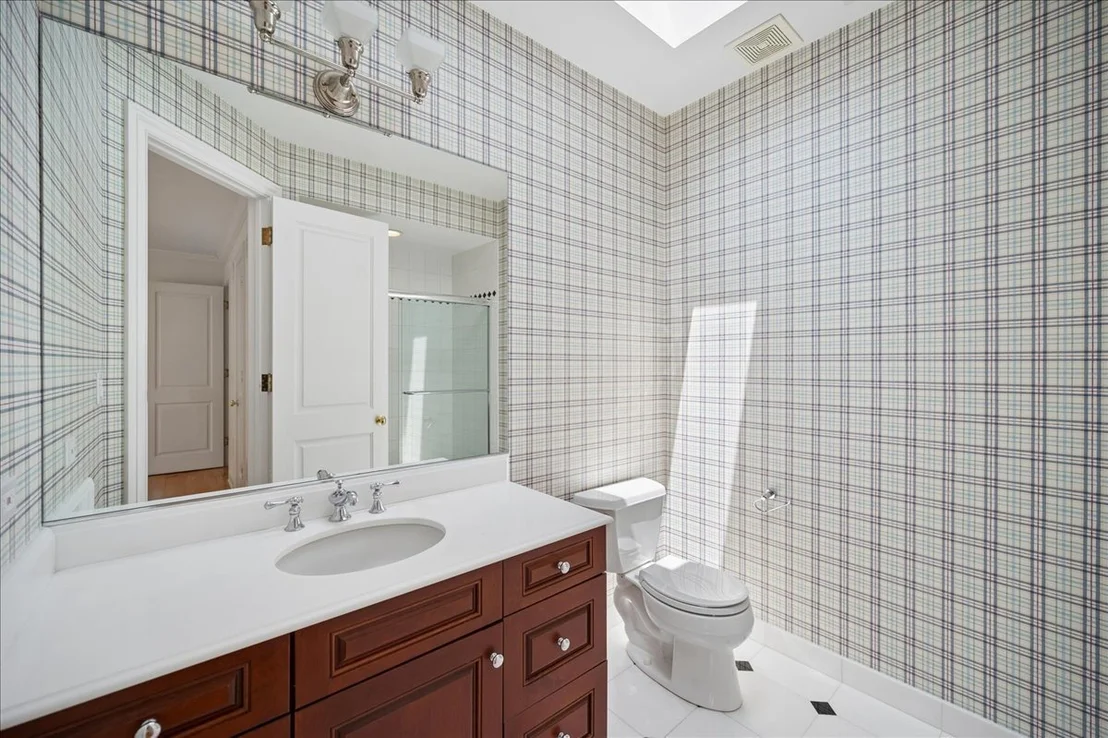 Photo of 621 Sheridan Road