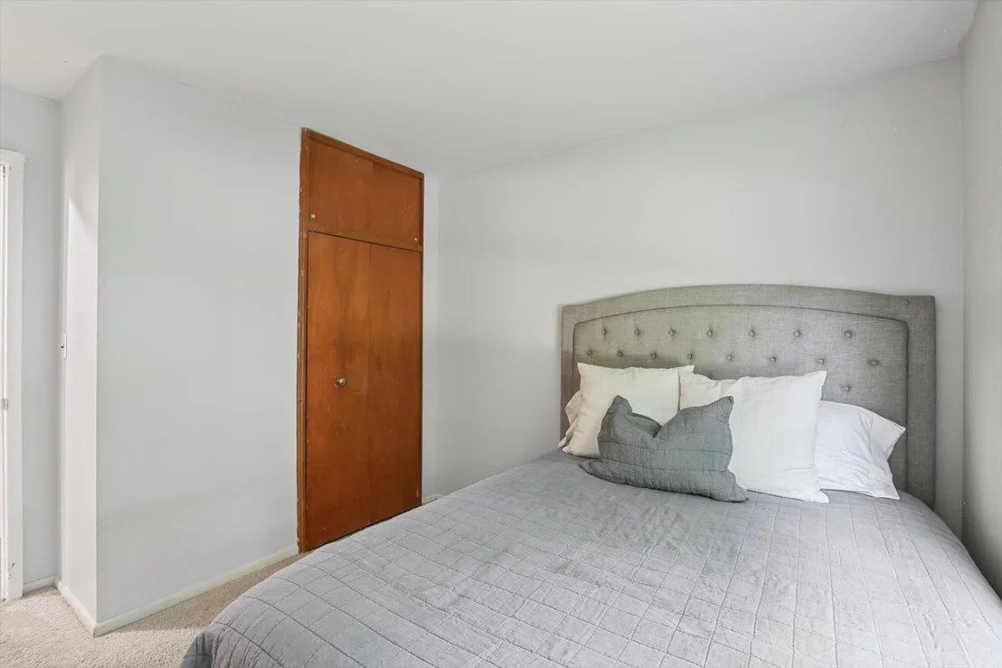 Photo of 905 Stratford Drive