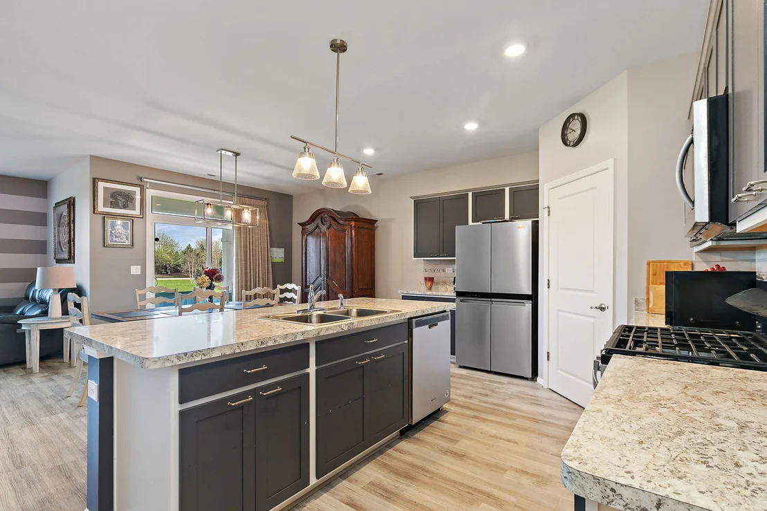 Photo of 979 Crestview Lane