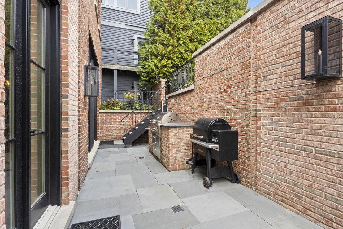 Photo of 1755 N Mohawk Street