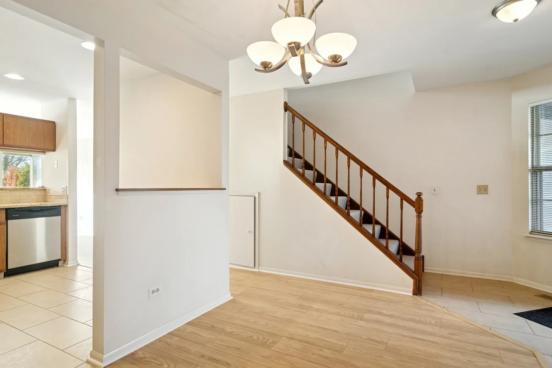 Photo of 988 Ridgefield Lane