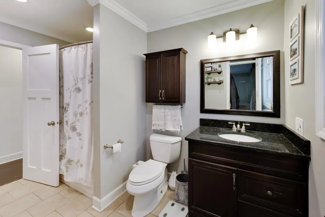 Photo of 2167 Midhurst Road