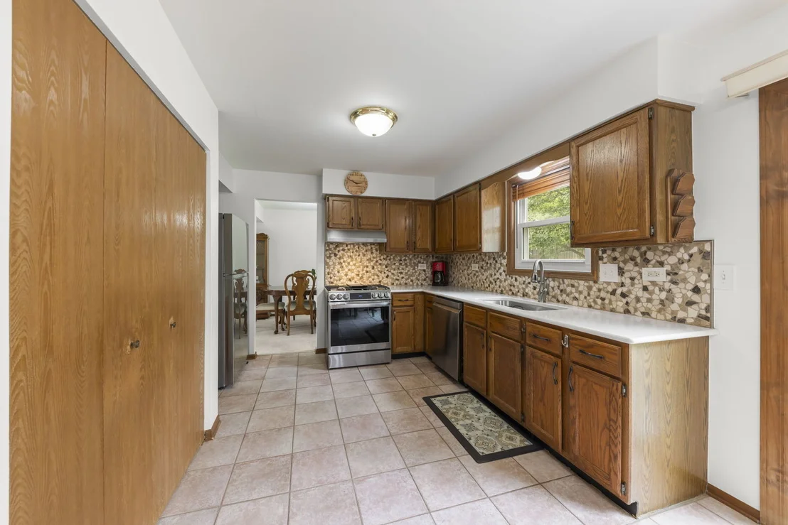 Photo of 882 Aspen Drive