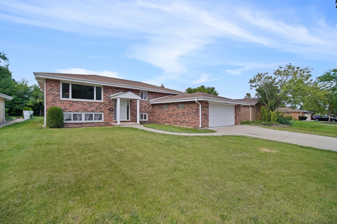Photo of 562 N Plamondon Drive