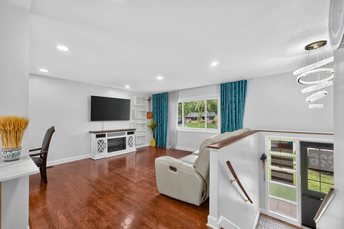 Photo of 535 Edgemont Lane