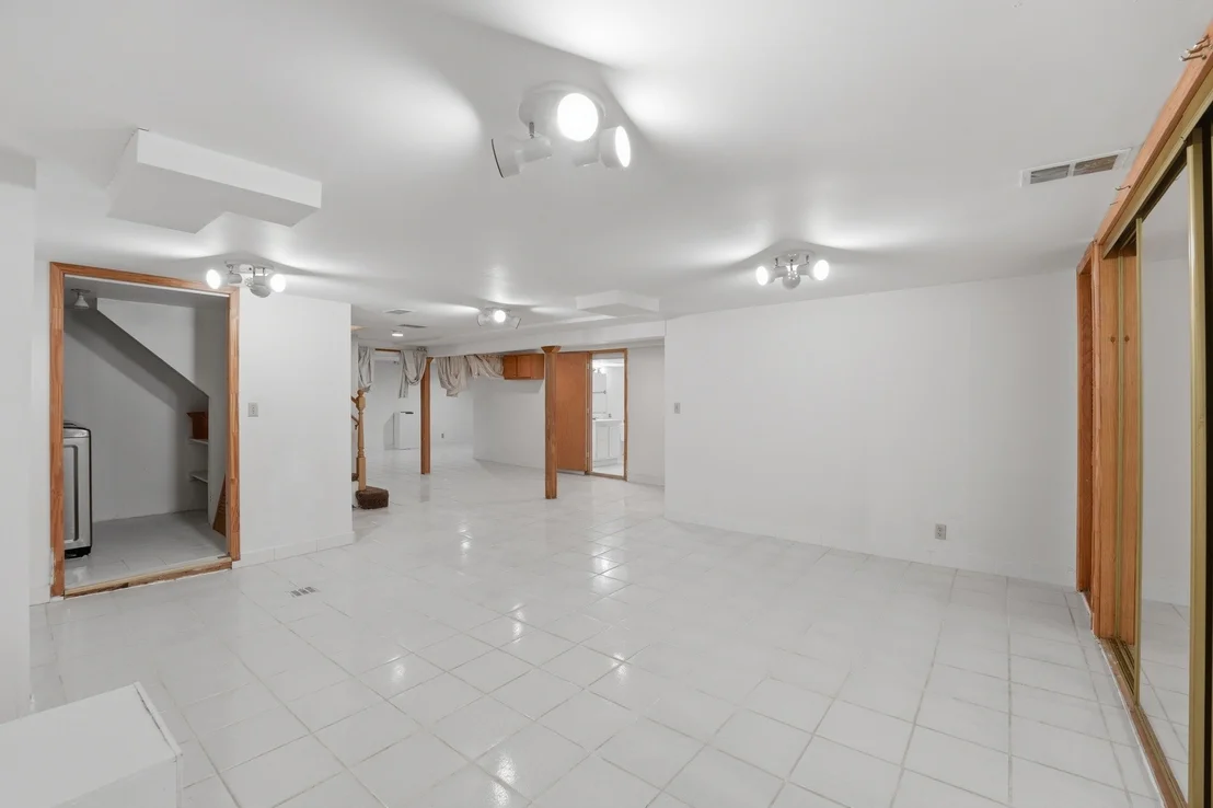 Photo of 306 W Lonnquist Boulevard