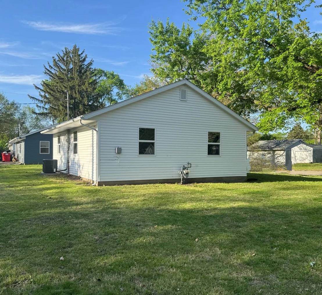 Photo of 1320 Hedge Road
