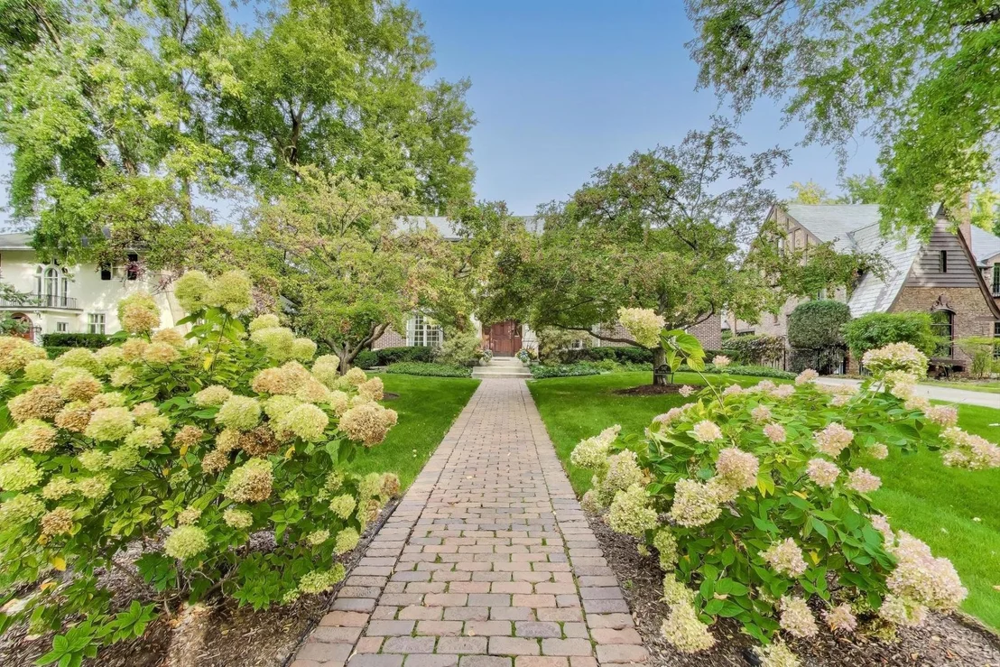 Photo of 547 JACKSON Avenue