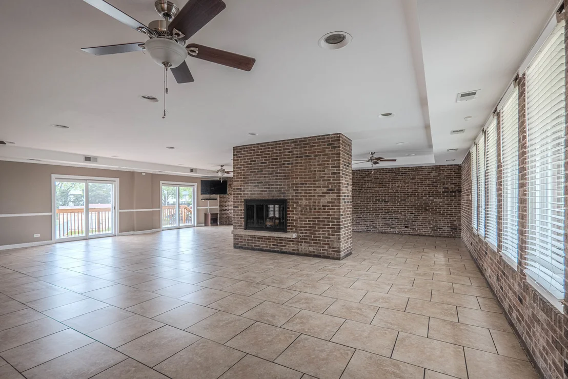 Photo of 585 Sharon Way