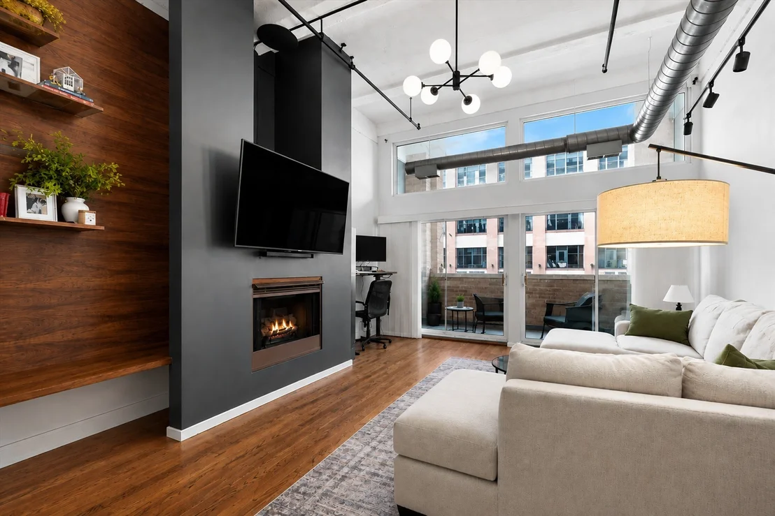 Photo of Unit 216 at 1000 W WASHINGTON Boulevard