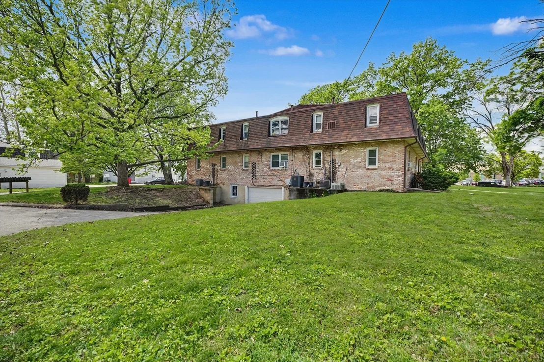 Photo of Unit 14 at 912 Crescent Drive