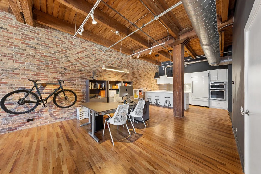 Photo of Unit 3G at 1017 W Washington Boulevard
