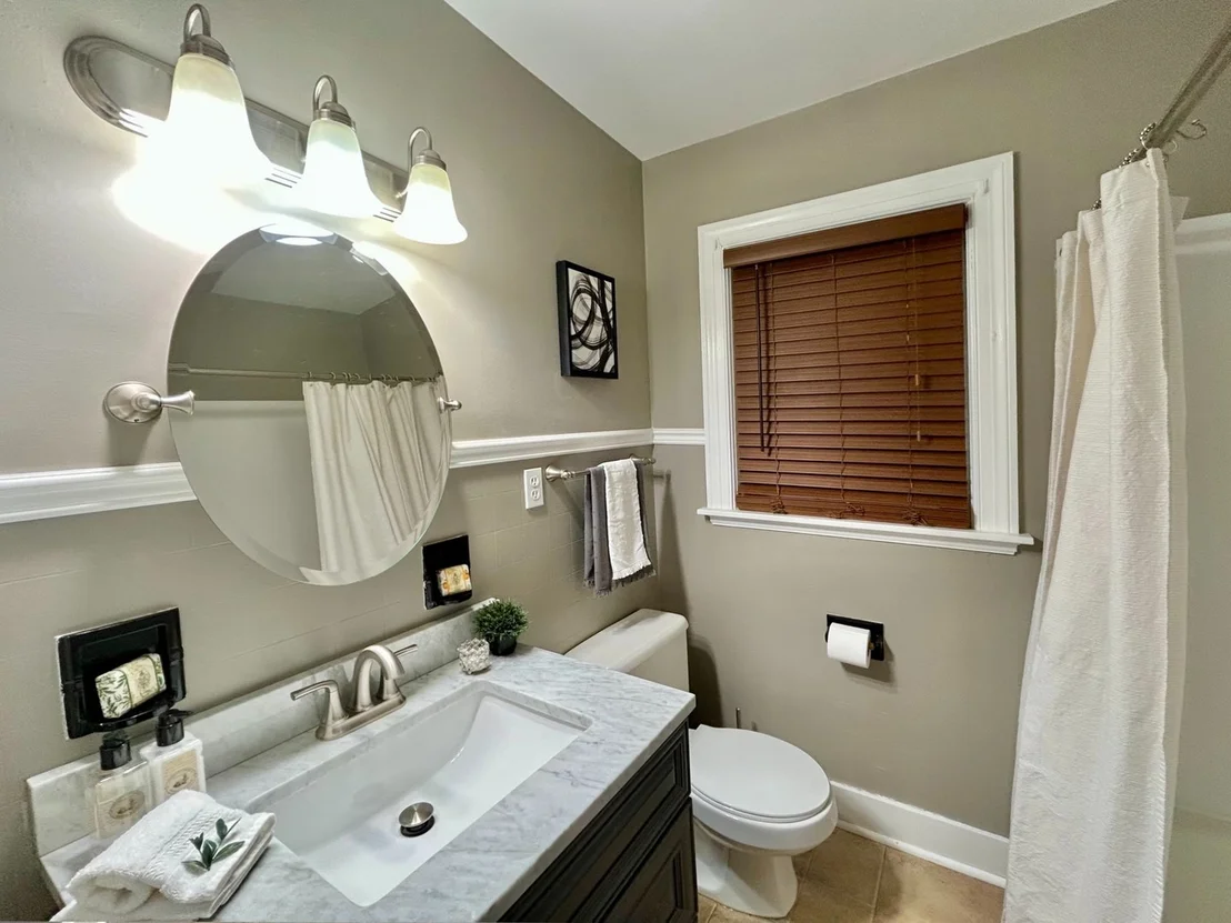 Photo of 822 Douglas Street