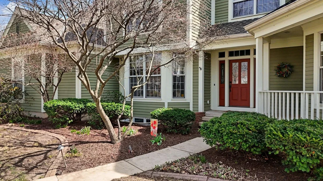 Photo of 2204 Edgewater Place