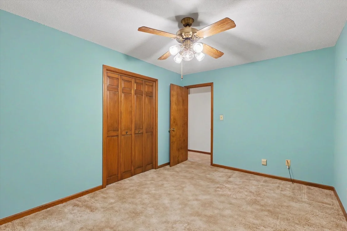Photo of 906 Crestview Drive