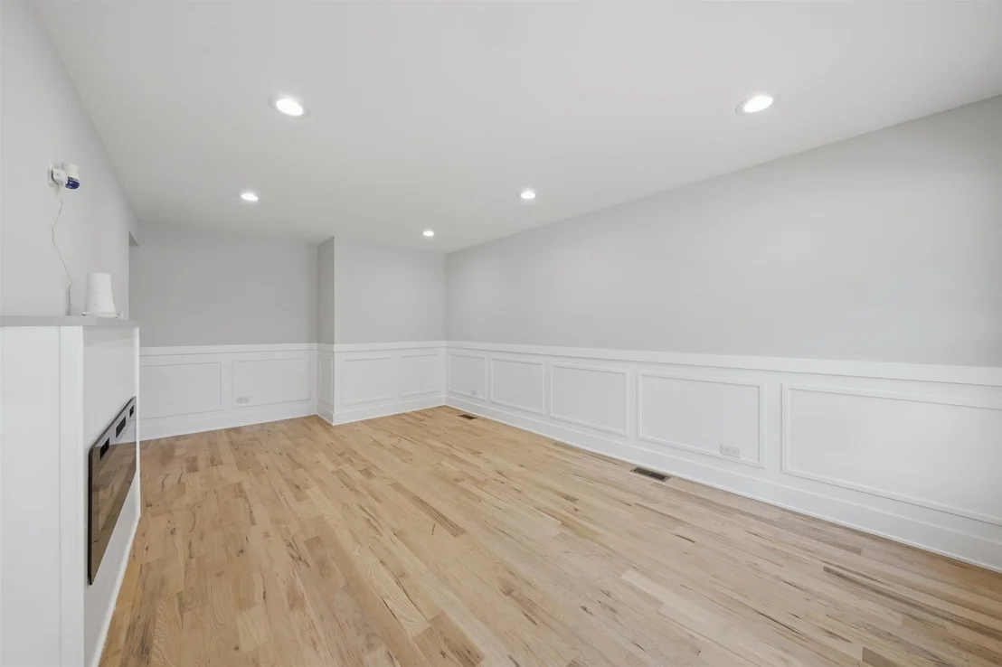 Photo of 1749 W 75th Place