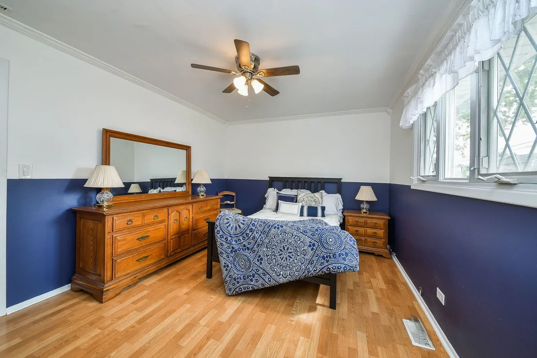 Photo of 337 W Edson Place