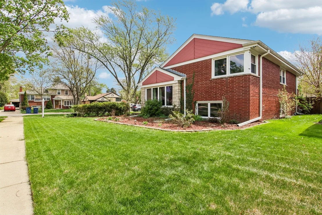 Photo of 245 Amherst Avenue