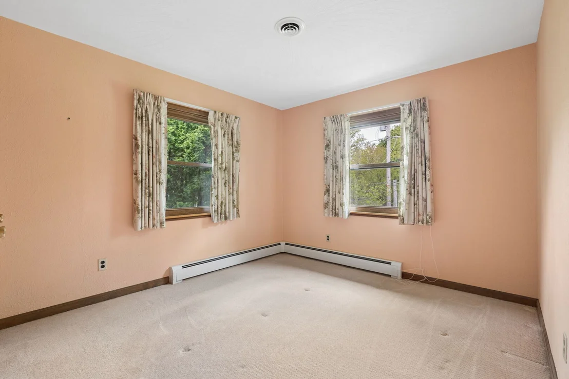 Photo of 1005 Valley Lane