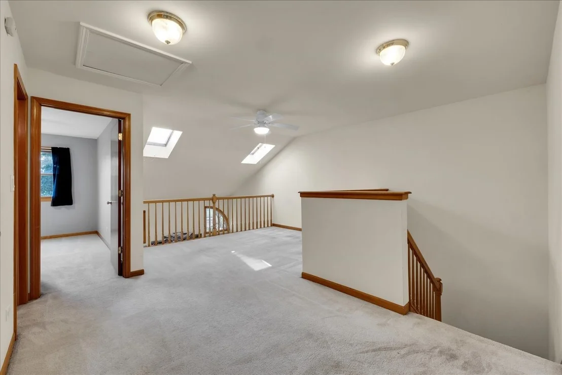 Photo of 446 S Wenbriar Square