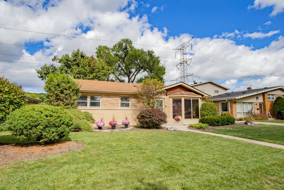 Photo of 5738 Lyons Street