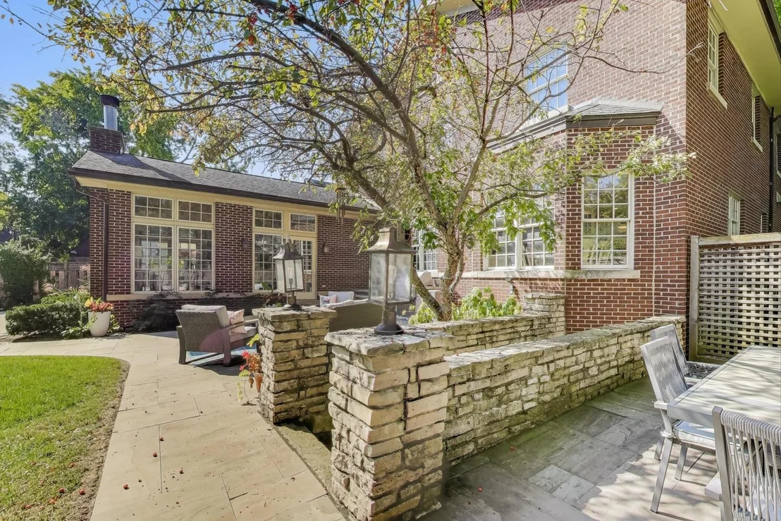 Photo of 547 JACKSON Avenue