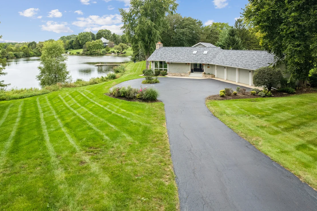 Photo of 498 Lakepoint Drive