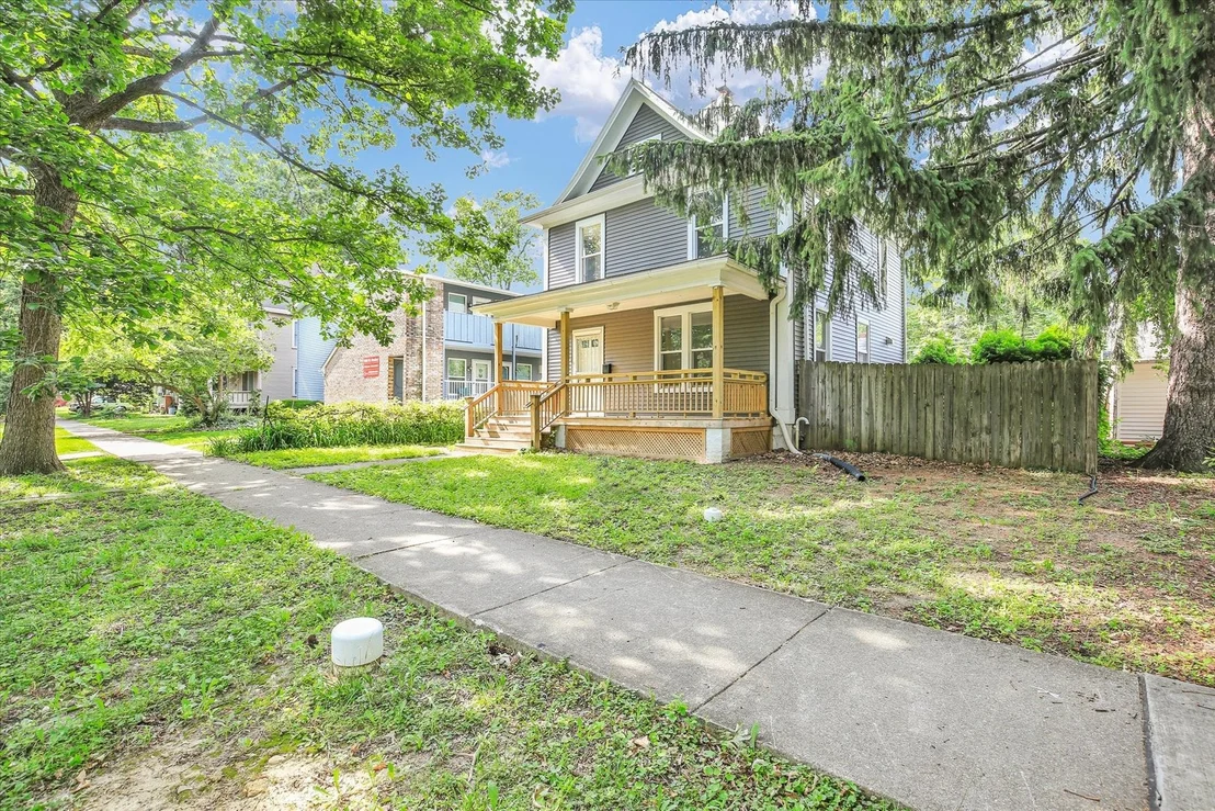 Photo of 604 W Healey Street