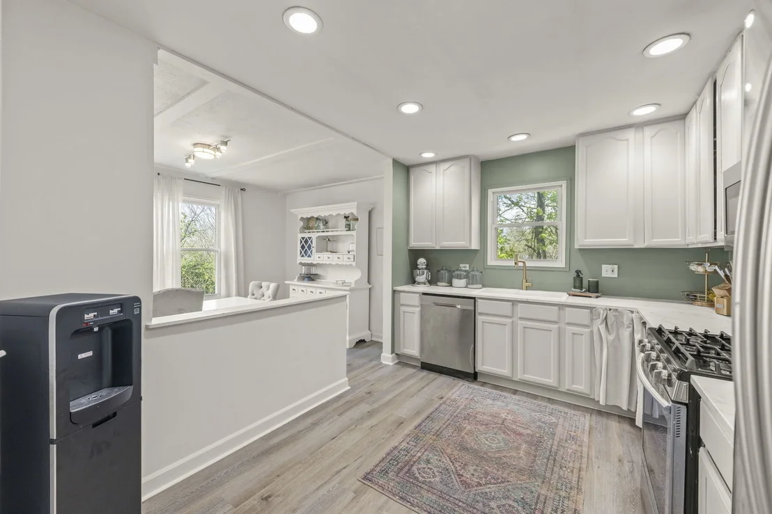 Photo of 266 Seneca Way