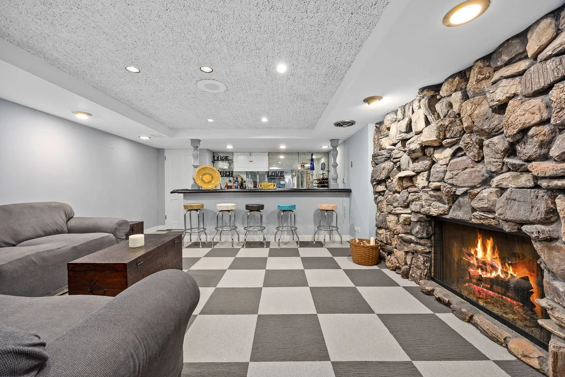 Photo of 12 Meadowood Drive