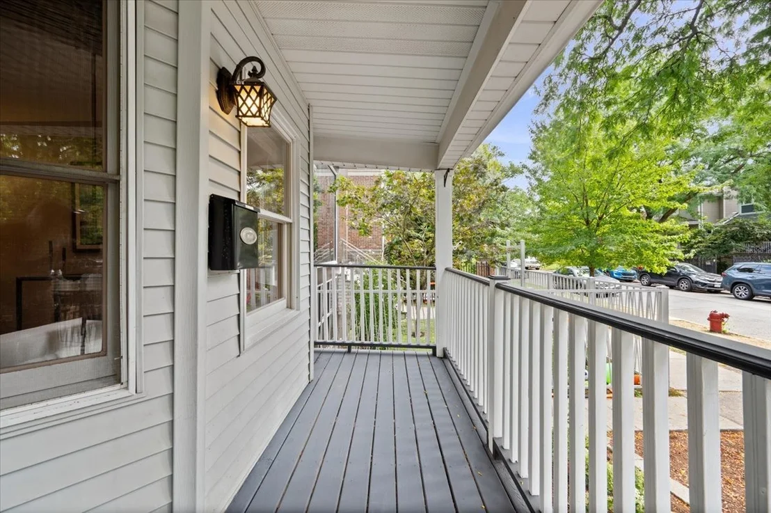 Photo of 1930 W Wolfram Street