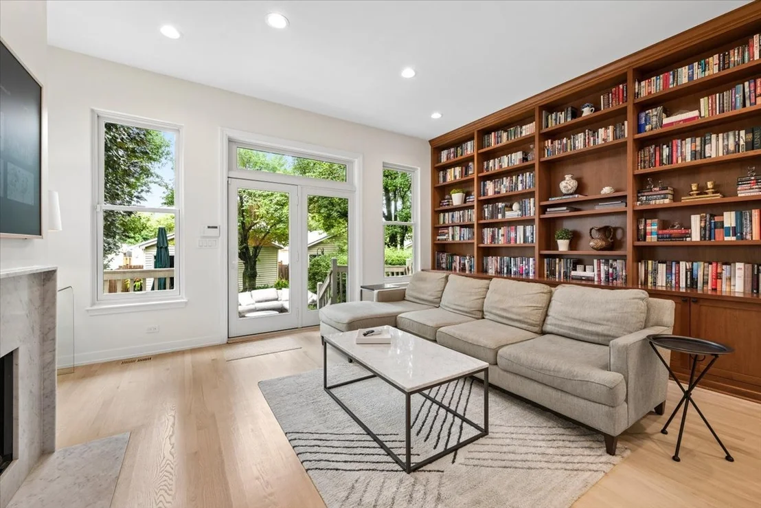 Photo of 331 W Evergreen Avenue