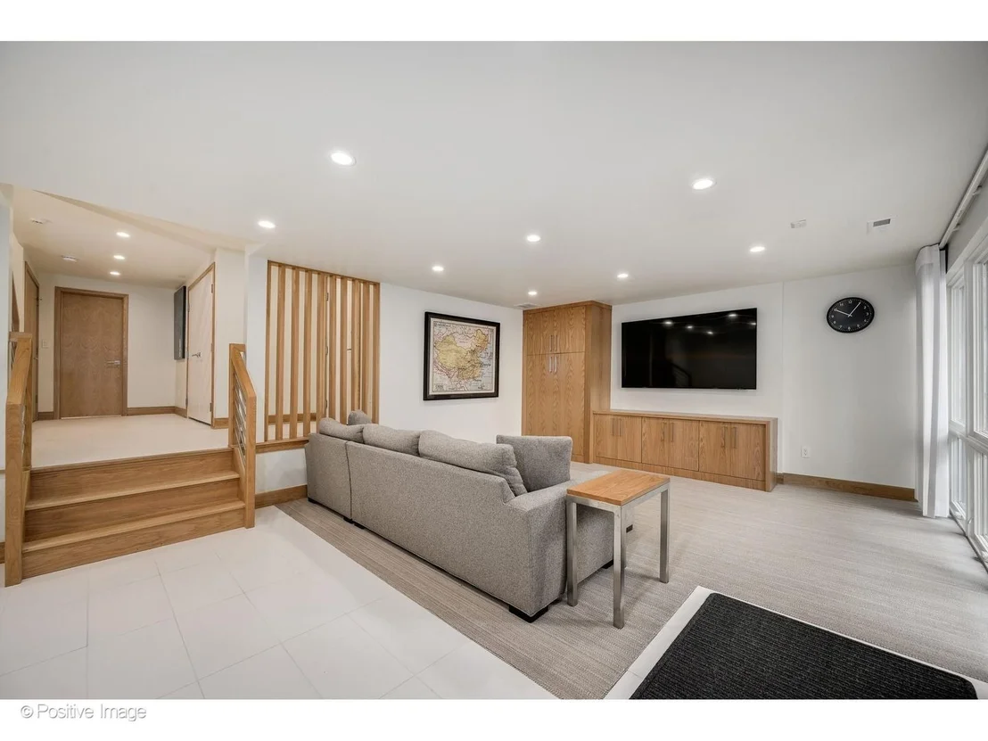 Photo of 1307 N Sutton Place