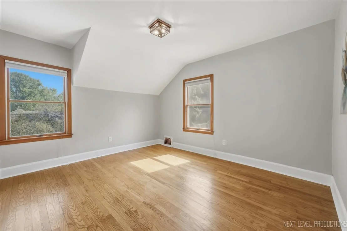 Photo of 32W183 Glos Street
