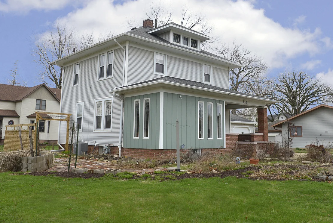 Photo of 210 6th Street