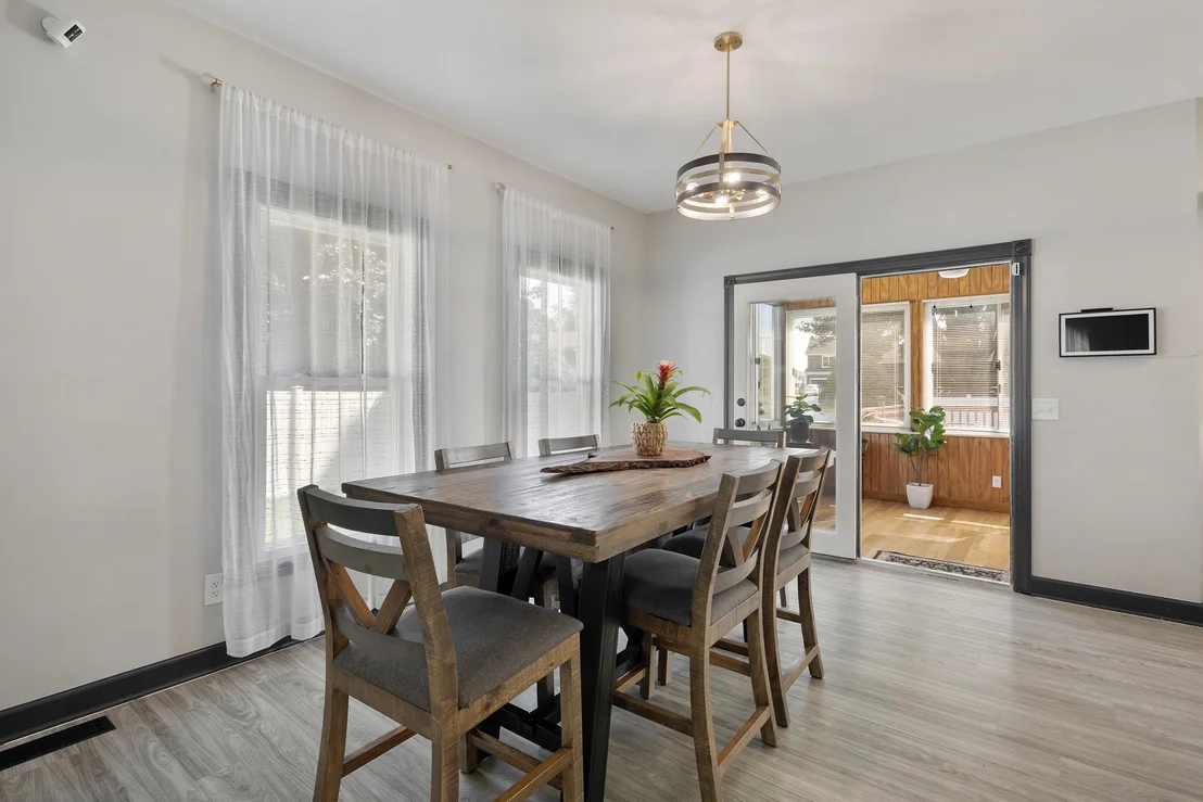 Photo of 660 Louise Drive