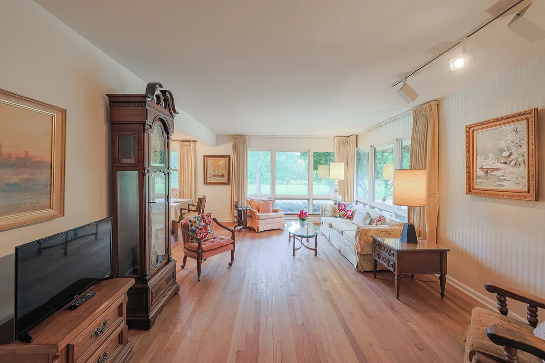 Photo of 853 Edgewater Drive