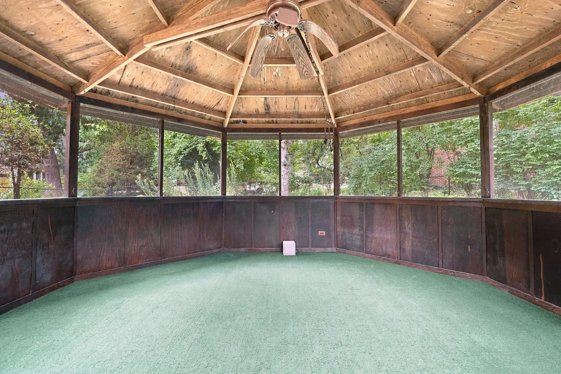 Photo of 853 Edgewater Drive