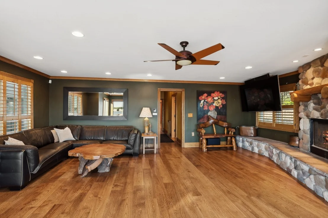 Photo of 38635 N Drexel Boulevard