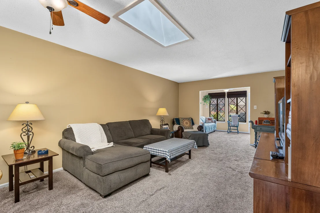 Photo of Unit 0 at 818 Shagbark Road