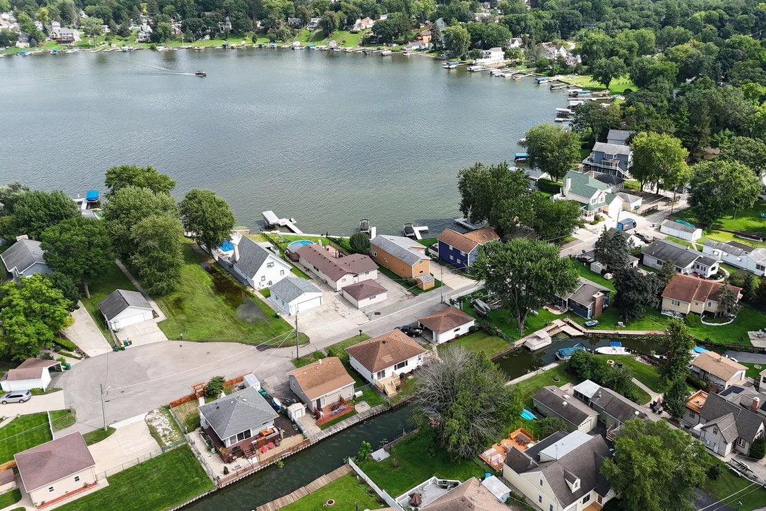 Photo of 28 Lakeside Lane
