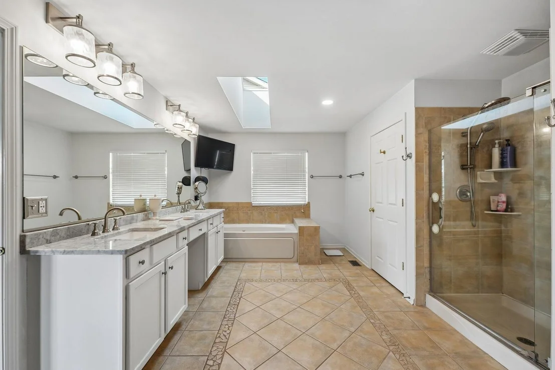 Photo of 772 E Lindsey Lane